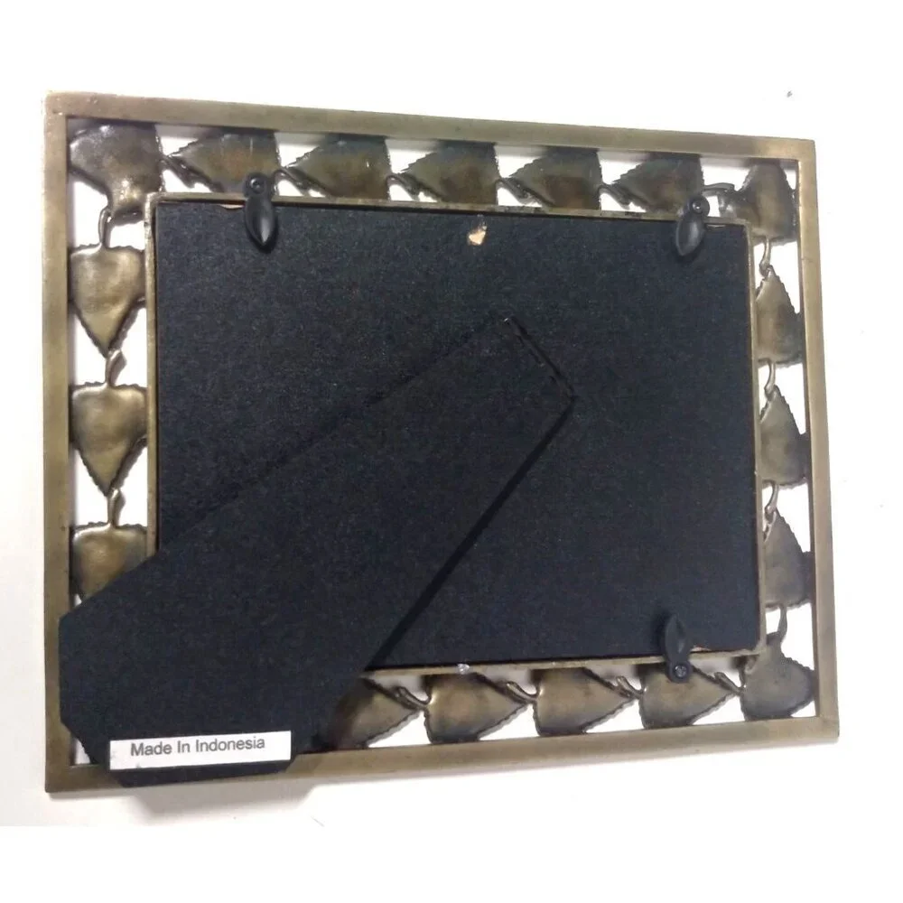 VTG Picture Frame Cast metal antique gold tone leaves leaf pattern for 6.5 x 4.5